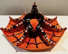 DEPT 56 GLITTERVILLE HALLOWEEN SPIDER-GO-ROUND CHIP & DIP 3 PC PLATTER LID & FLY