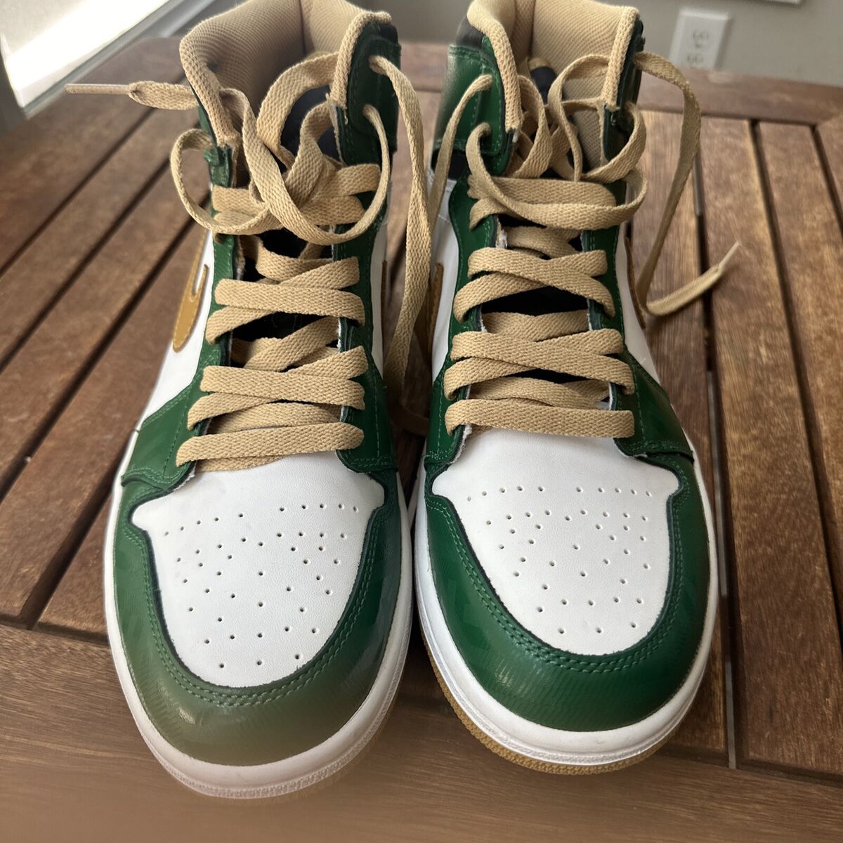 Nike Air Jordan 1 Retro High OG Boston Celtics 2013 (555088 Nike Air Jordan 1 Retro High OG Boston Celtics 2013 (555088