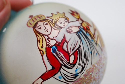 VTG Glass Hand Painted Infant Jesus Mother Mary Christmas Ornament Ball 1950's - Picture 3 of 10