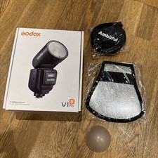 new GODOX V1 Pro-S speedlite flash for Sony with dome diffuser, reflectors