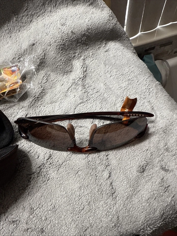Gafas de sol deportivas ligeras Maui Jim Kanaha 409-02 MJ marrón polarizadas con estuche Foto 2 de 4