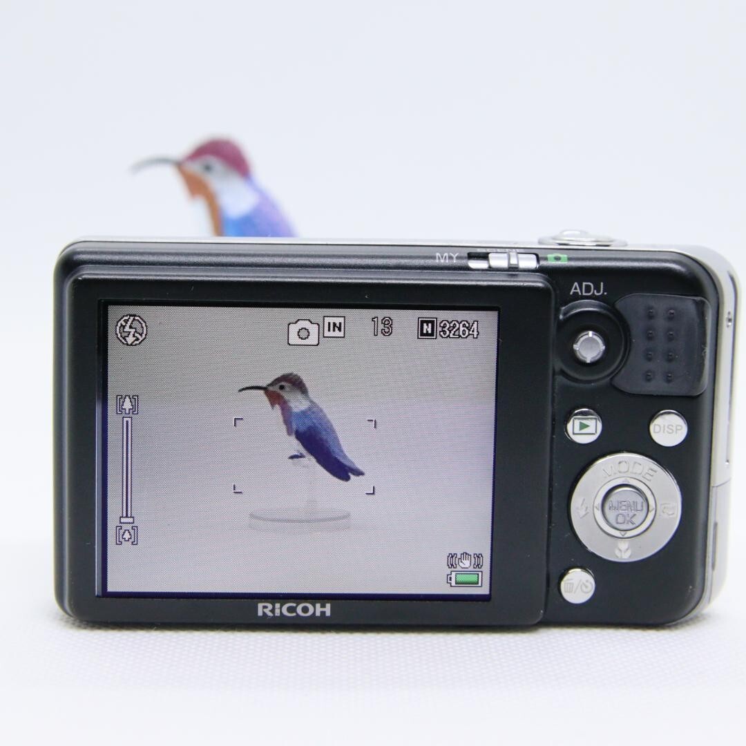 Ricoh Caplio Series Caplio R7 Silver 7.1X Optical Zoom 8MP Ricoh Caplio Series Caplio R7 Silver 7.1X Optical Zoom 8MP