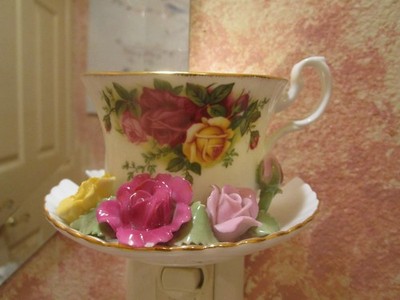 Royal Albert OLD COUNTRY ROSES Bone China Teacup Night Light Works Bulb Included