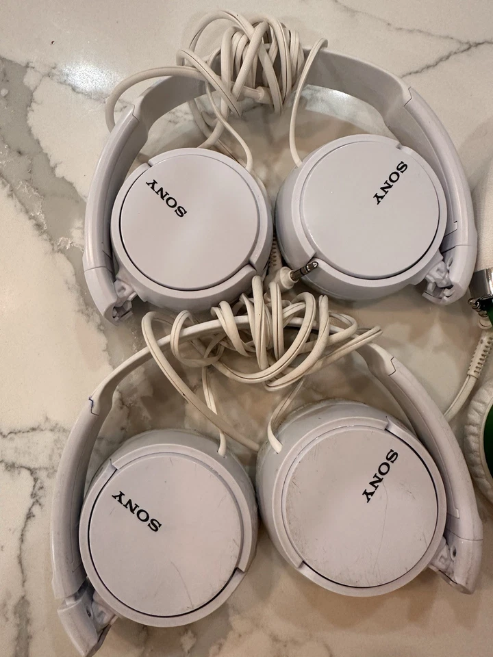 Headphones : 2 Sony And 1 Puro (kids) lot of 3 - Image 2 of 3