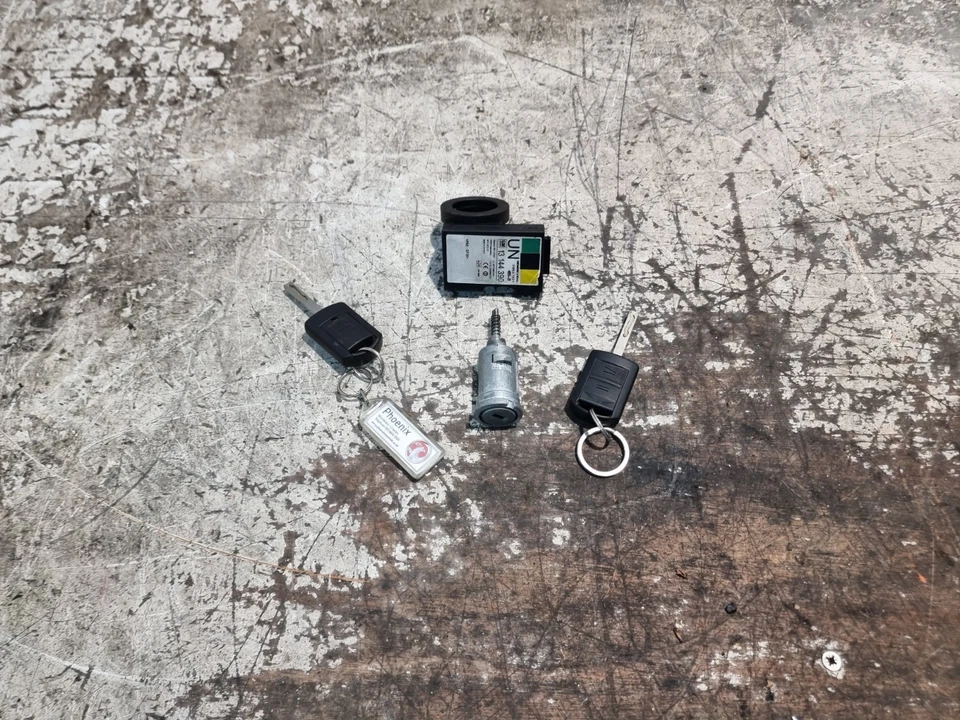 Переключатель зажигания Vauxhall Tigra с 2 клавишами и иммобилайзером 1.4 2006 TwinTop 13144390 - Изображение 2 из 4