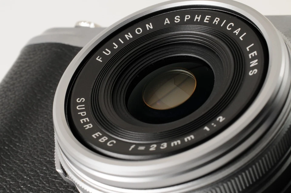 Read ![PRESQUE COMME NEUF] Appareil photo numérique Fujifilm X100 FinePix X... - Photo 3/4