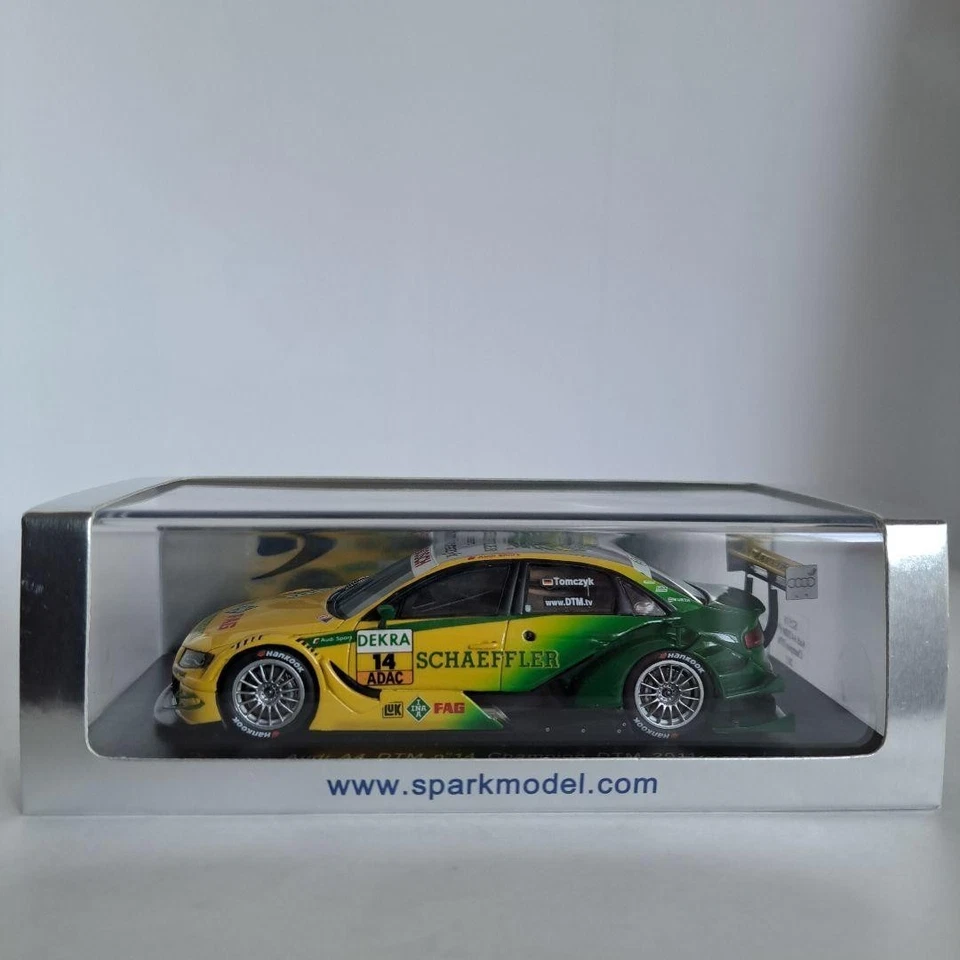 Auto da corsa Spark Model 1/43 Audi A4 DTM 2011 Champion Martin Tomczyk - Immagine 3 di 4