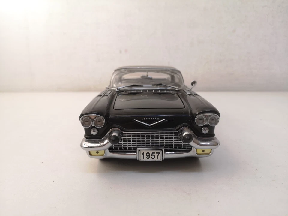 Cadillac Eldorado Sun Star Diecast Scala 1/18-R40 - Immagine 2 di 4