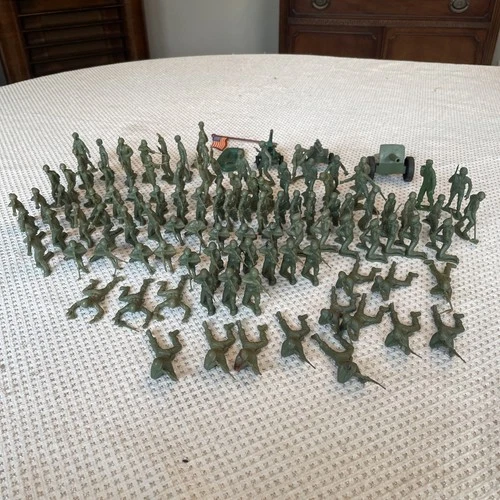 LARGE Lot 100+ Vintage MPC Marx WWII Olive Green Army Men Toy Soldiers Cannons