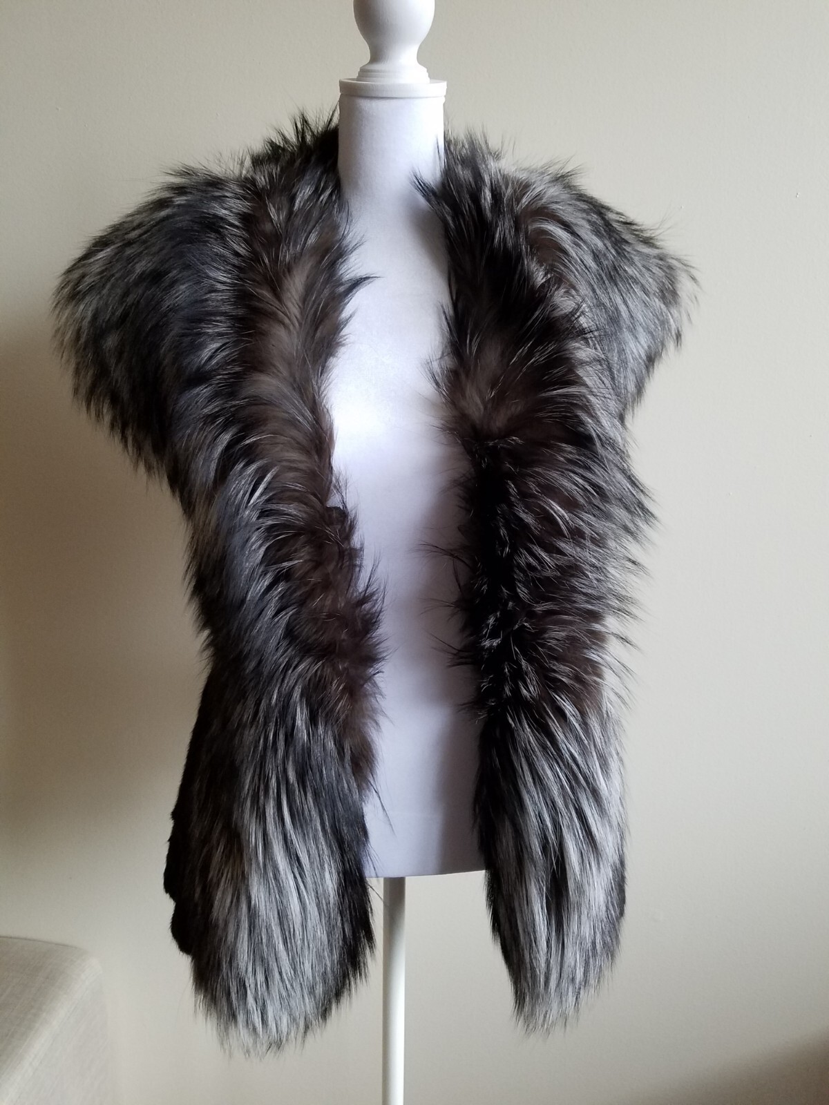 Birger Christensen Women's Mink Silver Fox Sleeveless Coat Size 38 / US 8 image 5