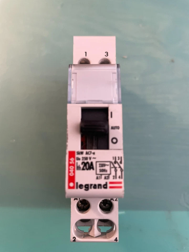 Contacteur Jour et Nuit 20A legrand 04056 - Photo 1/1