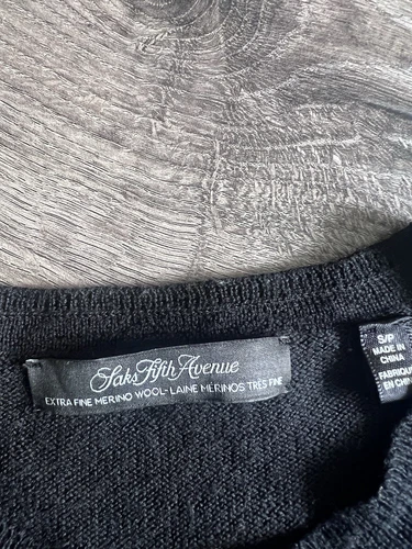 Saks Fifth Avenue Mens Sweater Extra Fine Merino Wool Black Sweater Size Small - Picture 4 of 4