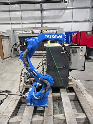 Yaskawa Motoman MA1440 Industrial Welding Robot W/ DX200 Controller S5R80711