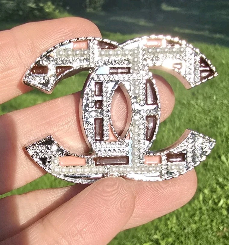 【ruruhime 】CHANEL ブローチ シルバー ruruhime 】CHANEL ブローチ シルバー CHANEL（シャネル） ブローチ