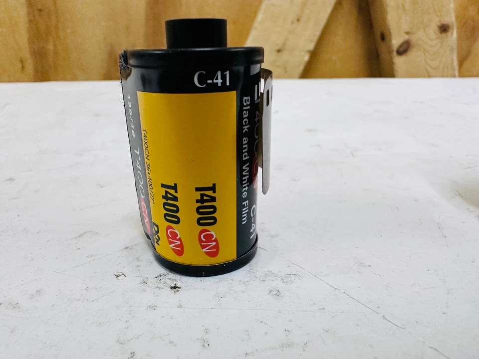 Película Kodak Pro T400 CN C41 en blanco y negro EI 135/36 - caducada - sin caja Foto 3 de 3