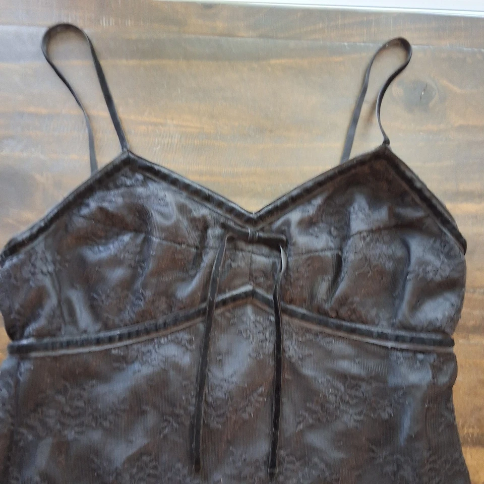 Top Cami con superposición de encaje negro Y2K detalles de terciopelo talla 8/10 Whimsygoth emo Foto 4 de 4