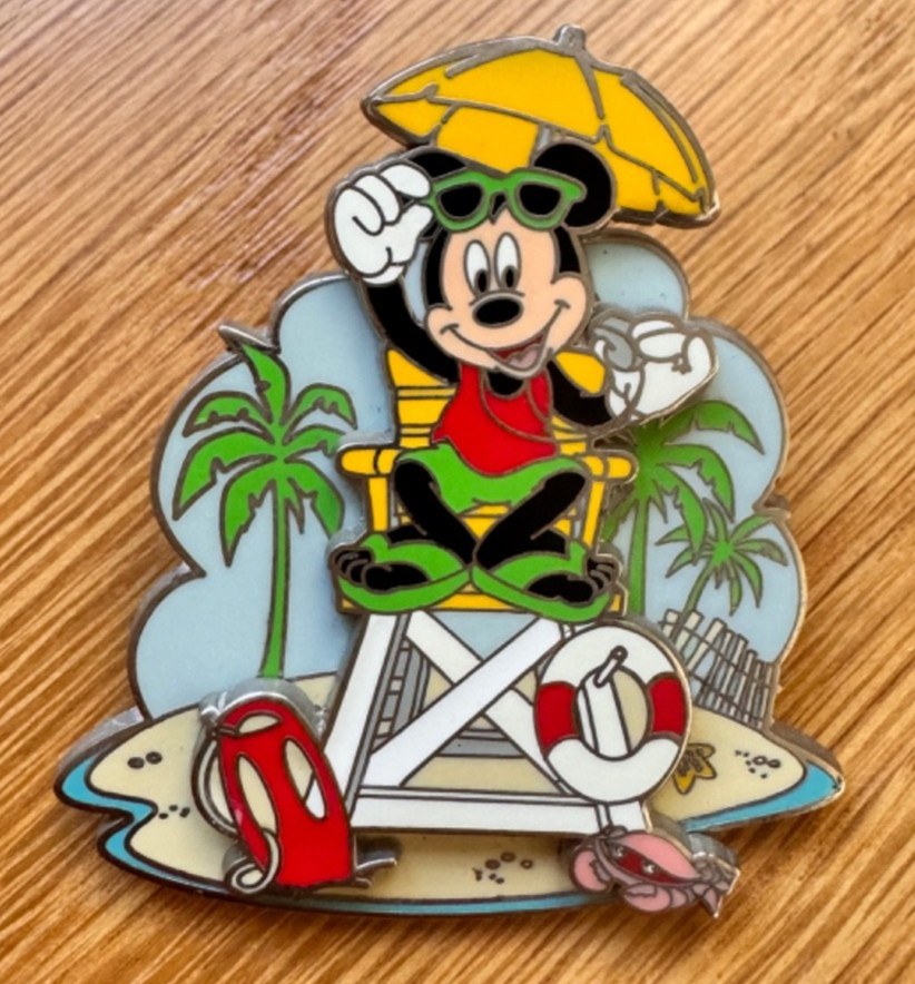 HTF Mickey Mouse Beach Lifeguard Tower Yellow Umbrella Disney Parks Pin 2010