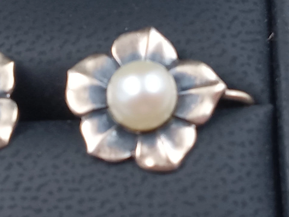Symmetalic Sterling Silver & 14K Screw Back Earrings w. Pearl Setting in Flowers - Image 3 of 4