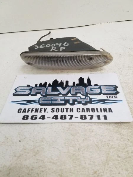 Parachoques antiniebla montado en la esquina/luz de estacionamiento para pasajeros para 95-00 CIRRUS 115719 Foto 2 de 4