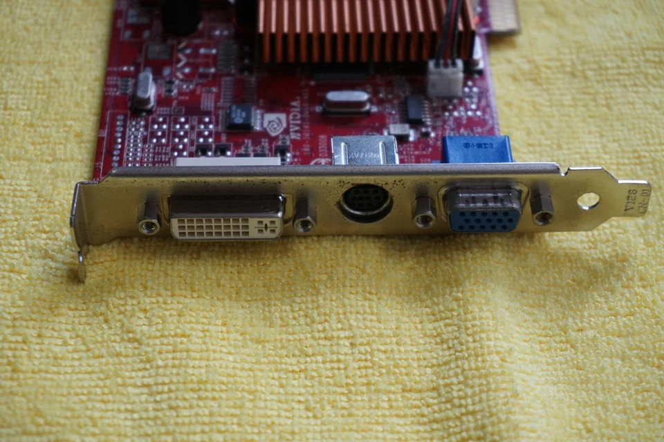 Tarjeta de video MSI AGP 8912 Ver. 330 NVIDIA GeForce FX 5600 8912-240 Foto 3 de 4