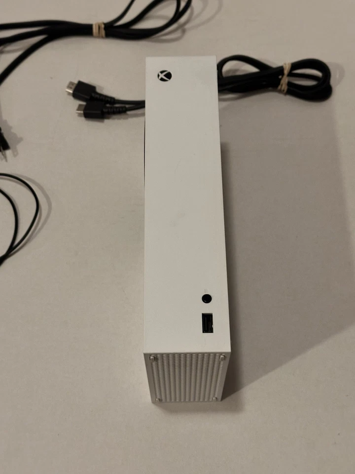 Консоль Microsoft Xbox серии S 512 ГБ белая (RRS00095) - Изображение 3 из 4