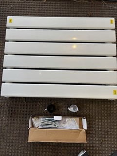 HORIZONTSL 60cm x 40cm BAR RADIATOR WITH FITTINGS WHITE NEVER USED