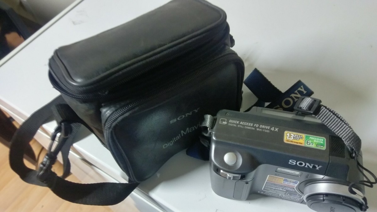 Sony Mavica MVC-FD85 Floppy Disk Digital Camera - 3x Zoom w/bag