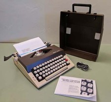 Royal Safari - Portable - Manual Typewriter F*S thumbnail
