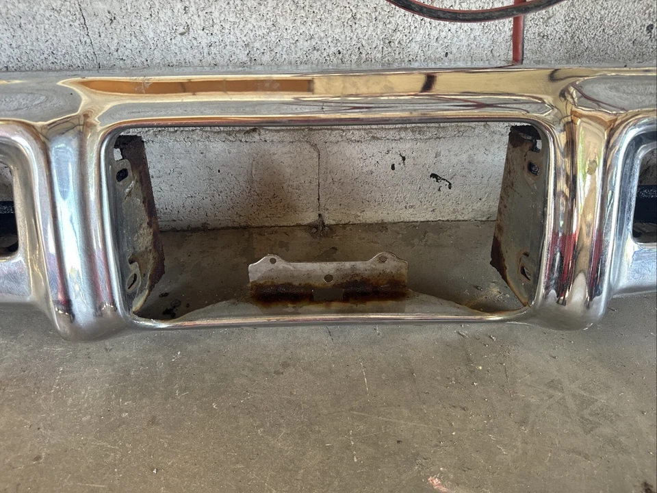 Parachoques trasero Pontiac Grand Prix 1969 1970 Foto 3 de 4