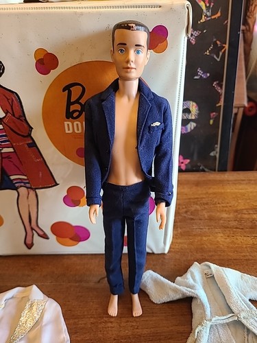 Muñeca Ken vintage años 60 con estuche de ropa etiquetado - Imagen 5 de 17