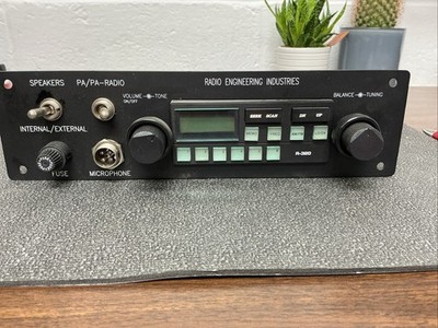 R-320 Radio 