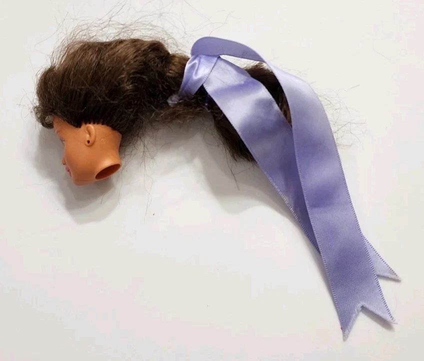 BARBIE HEAD ONLY TERESA AÑOS 90 FLEQUILLO OJOS MARRONES PARA REPUESTO O MUÑECA ROBLE Foto 3 de 4