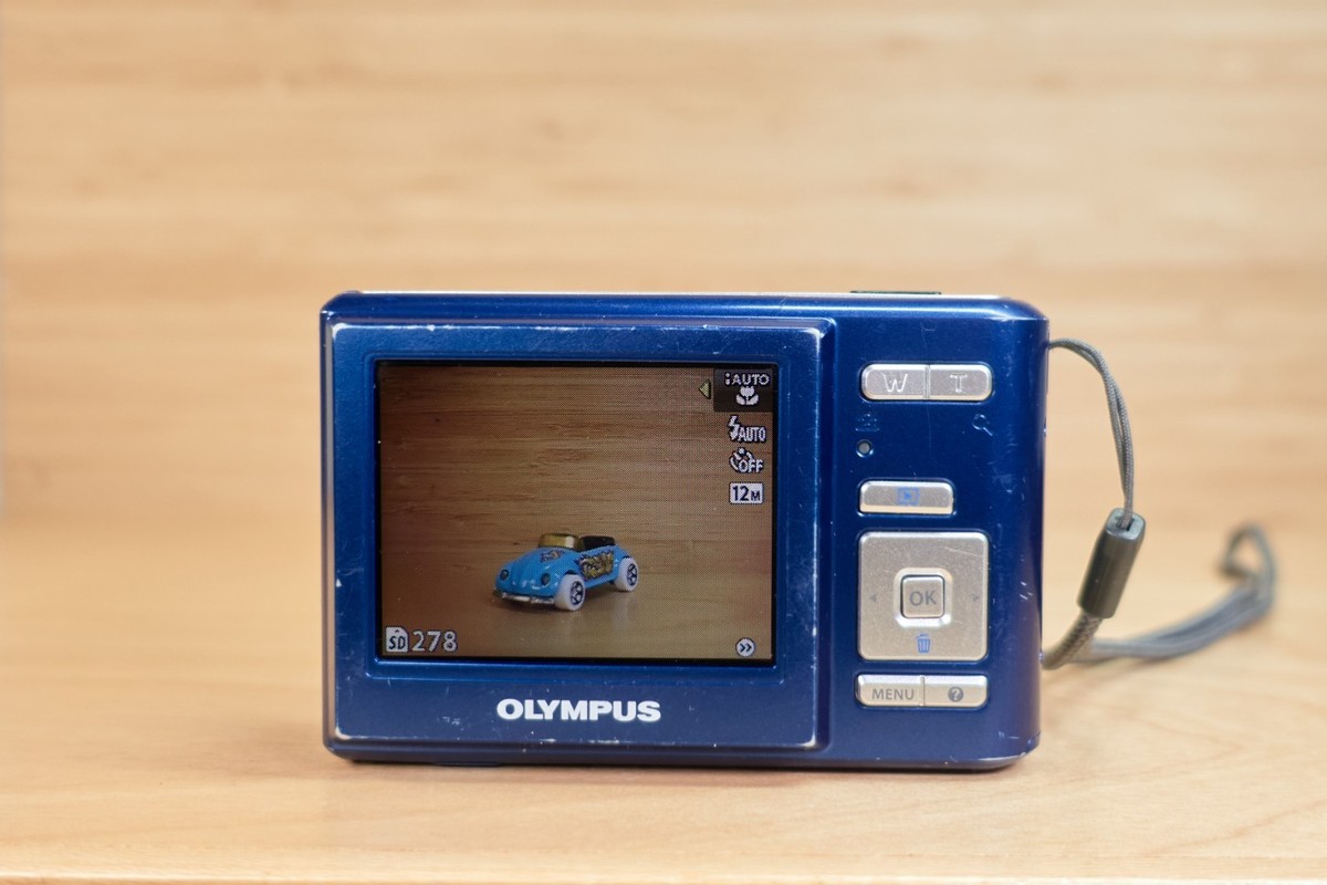 Olympus T-100 Digital Camera / 12MP / 3x Optical Zoom / Blue