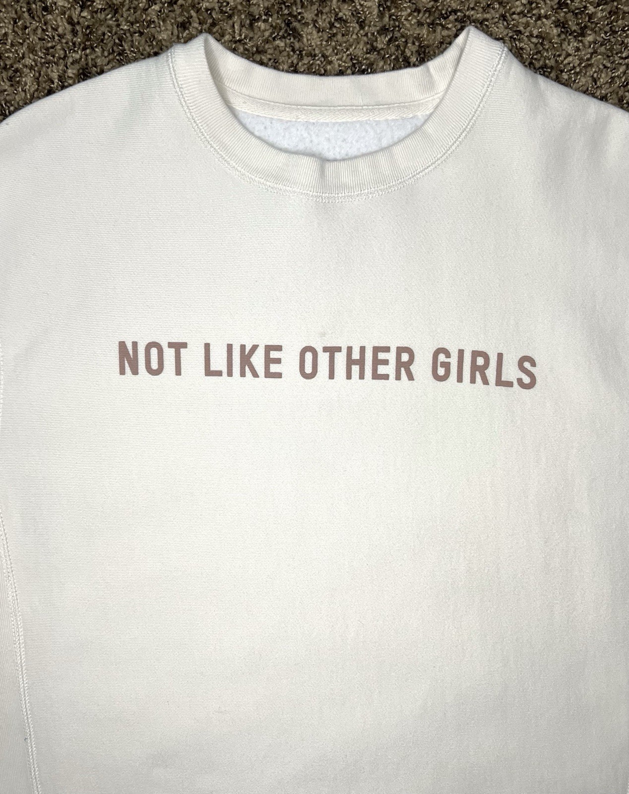 ALTRA Felpa Claudia Oshry Non Come Altre Ragazze Live On Tour XL 22 5” X 29”