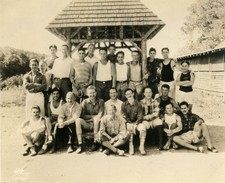 Bellissimo Happy Smiling Giovane Uomo SPORTS Team All'Aperto Antico Foto
