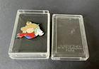 TINTIN / HERGÉ PIN'S ROUND ENAMEL CORNER Tintin in AMERICA GREEN BACKGROUND + box