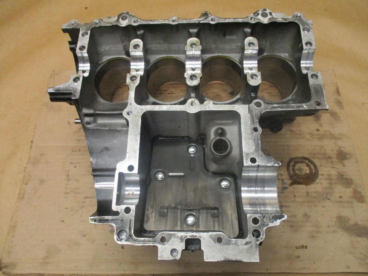 2006-2007 Kawasaki ZX10 top engine case, motor case cylinders