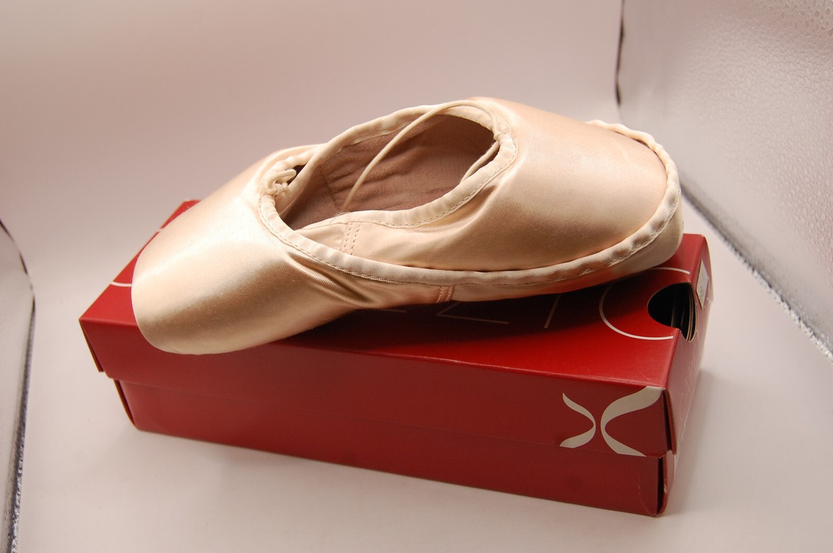 カペジオ　トゥシューズ　KYLEE 1140W US 9 W Kylee Pointe Shoe