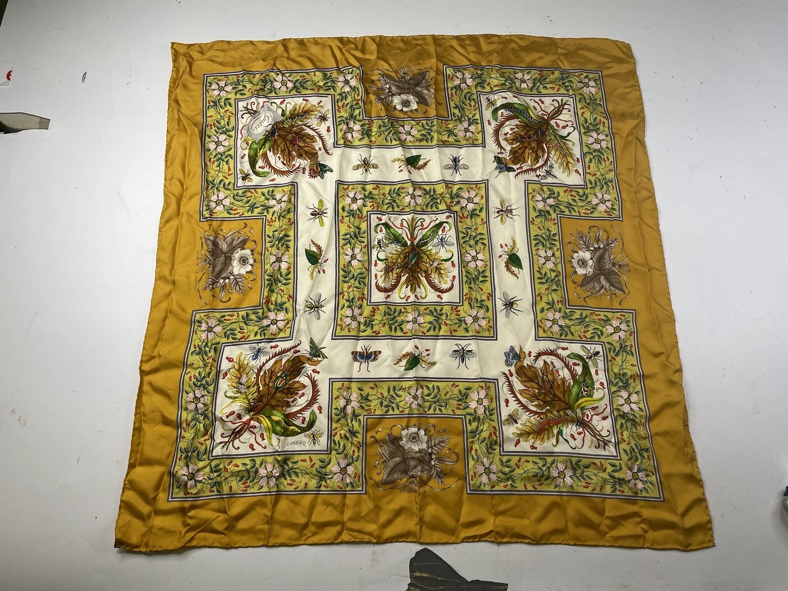 Foulard femme vintage GUCCI V.ACCORNERO en soie insectes floraux semelle Italie