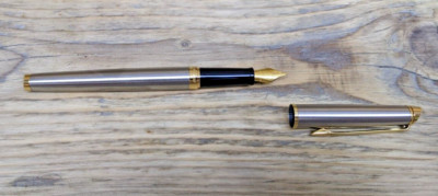 Waterman Hemisphere Essential Medium Füllfederhalter (Edelstahl und Gold)