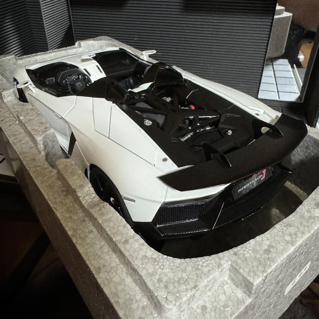 オートアート ランボルギーニ Aventador J 1/18 s-l1200.jpg