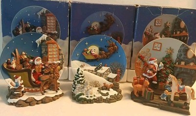 Vtg 1997 Collectors Edition ''A Christmas Remembered'' 3D Plates w Stands Set Of 3