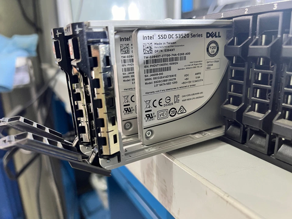 Dell EMC PowerEdge R730 2.5" Bay 2x120Gb SSD 2xPSU Server Intel Xeon 256GB RAM - Image 3 of 4