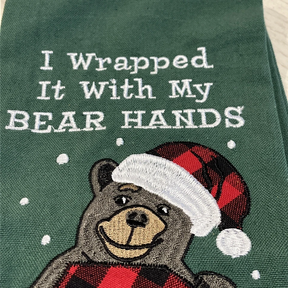 МЕДВЕЖЬЕ РОЖДЕСТВЕНСКОЕ КУХОННОЕ ПОЛОТЕНЦЕ С ВЫШИВКОЙ PARKdesigns «Я ЗАВЕРНУЛ ЕГО С МОИМ МЕДВЕДЕМ»•• - Изображение 3 из 4