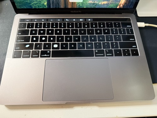 MacBook Pro 13-inch 2018 2.3GHz i5 8GB 256GB /A Used works perfectly reset - Picture 4 of 5