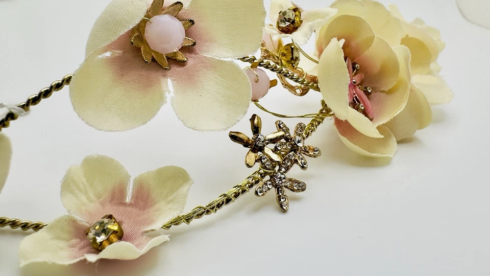 Delicate Floral Hair Clip - Image 2 of 3