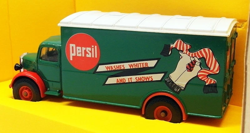 Corgi Diecast Model 822/1 - Bedford O Series Van - Persil - Image 2 of 3