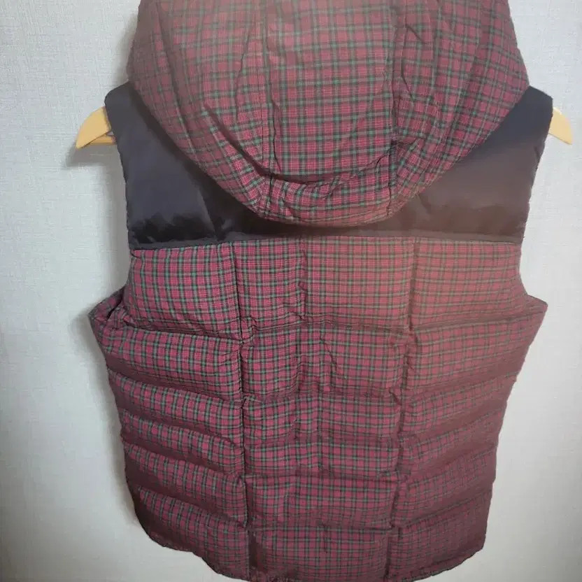 Discovery Checked Pattern Hooded Puffer Vest - image 1