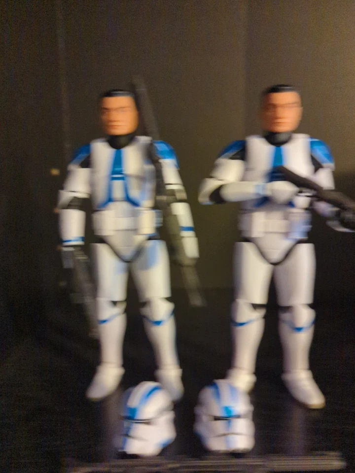 Lote de dos figuras de soldado clon Star Wars Black Series ROTS 501st Tactical Ops Foto 2 de 4