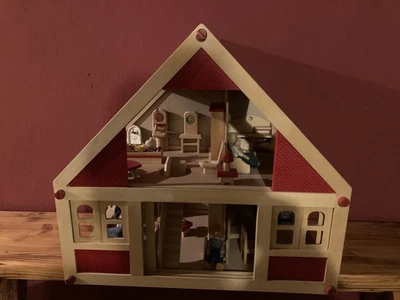 Puppenhaus aus Holz mit Zubehör - Bild 1 von 4